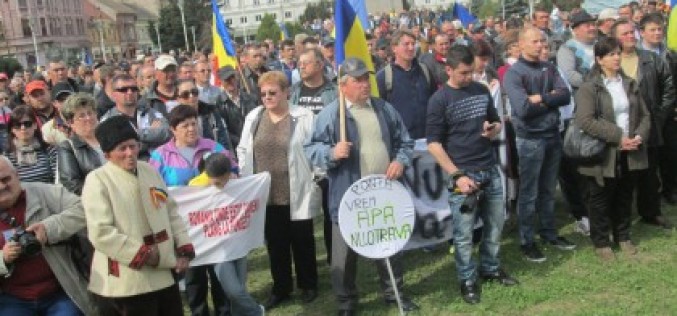 Közel ezren tüntettek Aradon a palagáz ellen: Kisiratos az élen