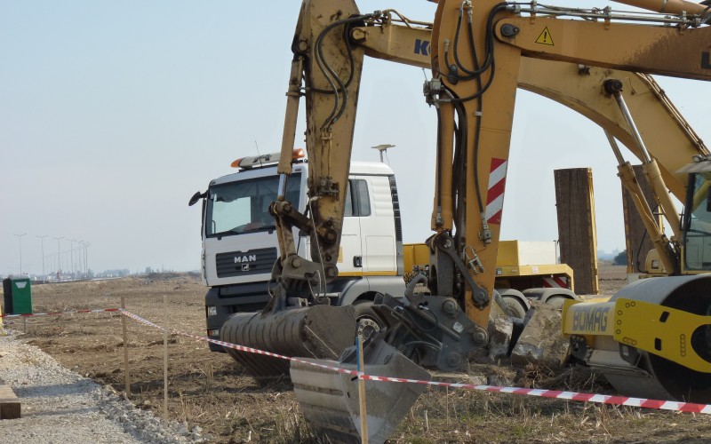 Dől ránk a román autópálya bunkóság: egy évig gondolkodtak az újabb kiíráson