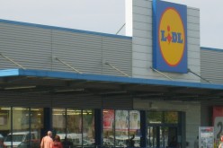 Ásványvízbotrány a Lidlnél: kivonták a forgalomból a kétliteres Saguarot