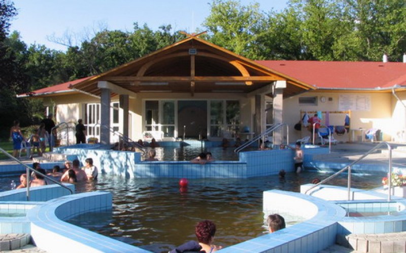 Színes nyári programok Füzesgyarmaton a Kastélypark Fürdőben