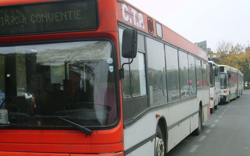 Megint csak használt buszokat vesznek