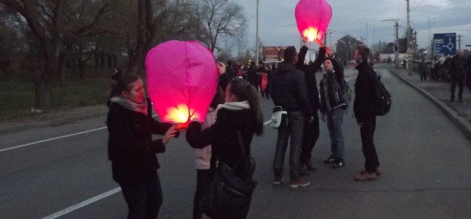 Élőlánc és lampioneregetés az aradi várért [VIDEÓ]