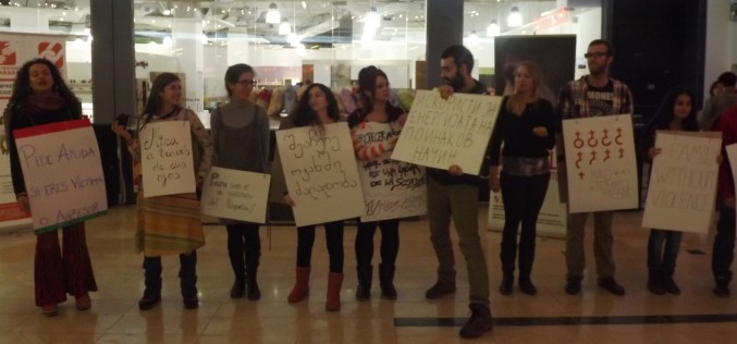 Párnacsata volt ma délután a Galleria plázában [VIDEÓ]