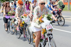 Vasárnap kerékpáros promenádozás hölgyeknek