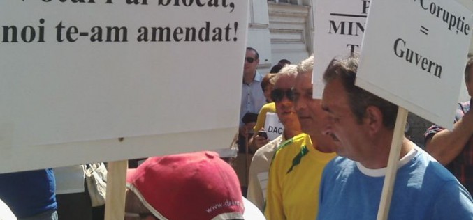 Ponta- és kormányellenes tüntetés Aradon