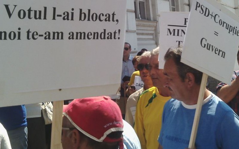 Ponta- és kormányellenes tüntetés Aradon