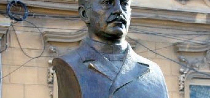 Koszorúzás Salacz Gyula mellszobránál