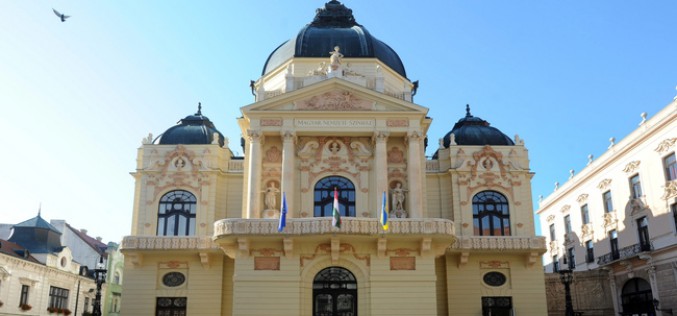 A Pécsi Nemzeti Színház hozza a magyar darabot