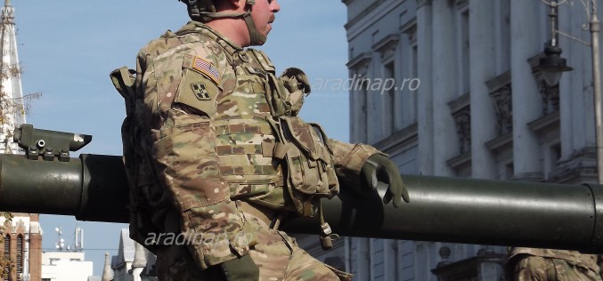 Fegyverpörgetés és dixi a hadsereg napján [VIDEÓ]