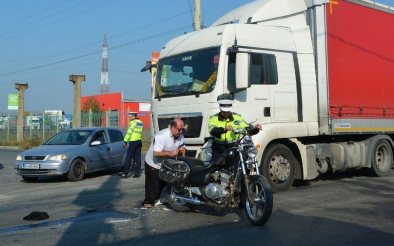 Motoros ütközött kamionnal