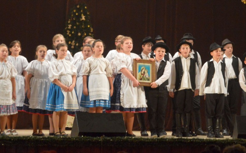 Évzáró ünnepi műsor Pécskán: „Luca naptól Karácsonyig”