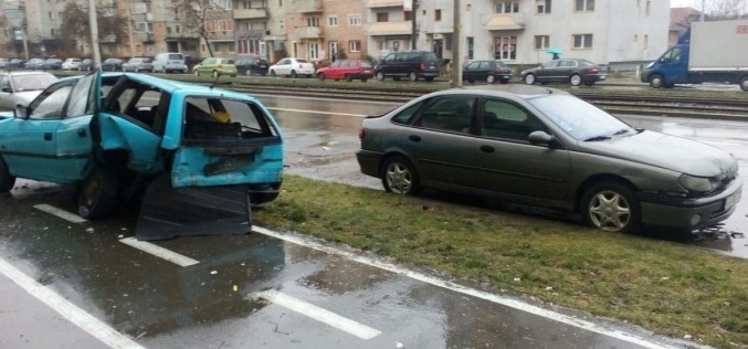 Öt parkoló autón zongorázott végig