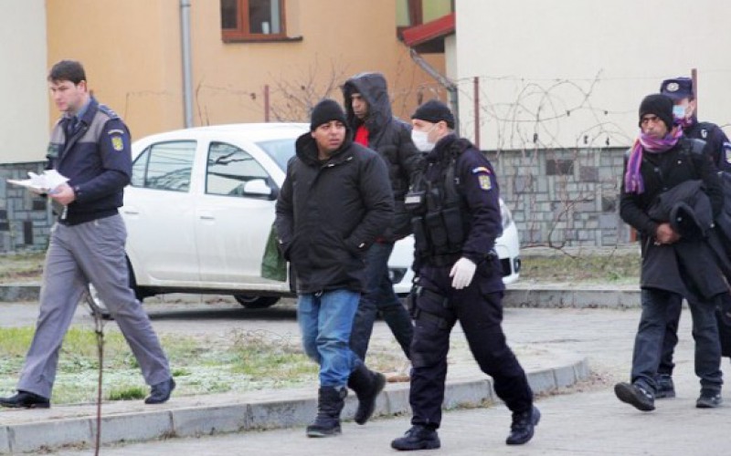 Temesvár átdobta a hideg cicát: Aradon a 60 menekült