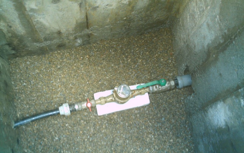 Ezer szegény otthonát kötik rá a vízhálózatra