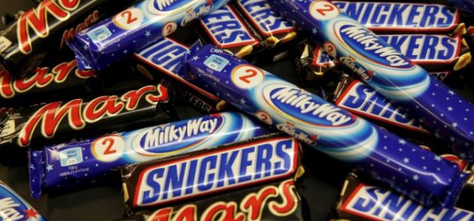 Harminc tonna Mars, Snickers és Bounty csokiszeletet vonnak ki Romániából