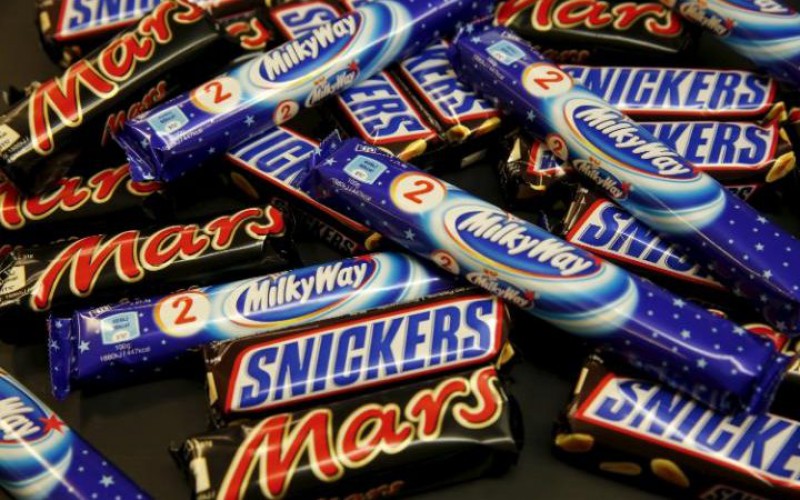 Harminc tonna Mars, Snickers és Bounty csokiszeletet vonnak ki Romániából