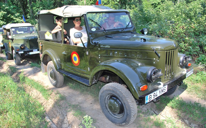 Fiatalabb veterán autók a Szabadság-téren