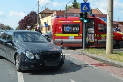 Rohammentő ütközött személyautóval