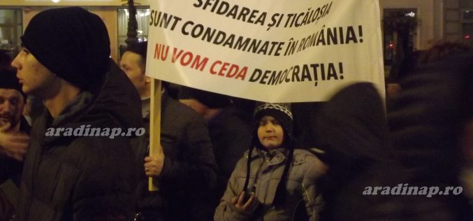 Győzött az utca demokráciája: visszavonják a két rendeletet [VIDEÓ]