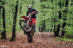 Hard Enduro: máris elloptak hat motorkerékpárt