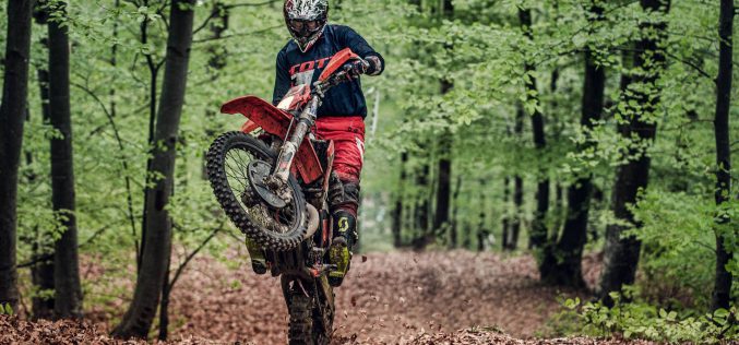 Hard Enduro: máris elloptak hat motorkerékpárt