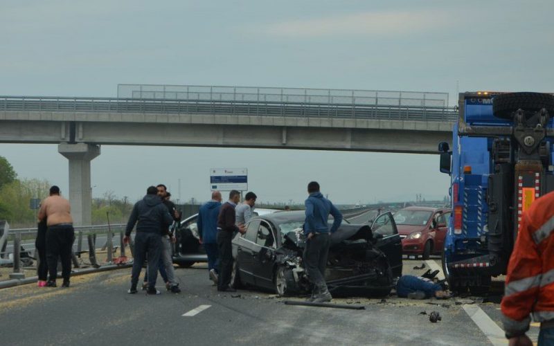 A cigányok a baleset után a tévéseket ütötték