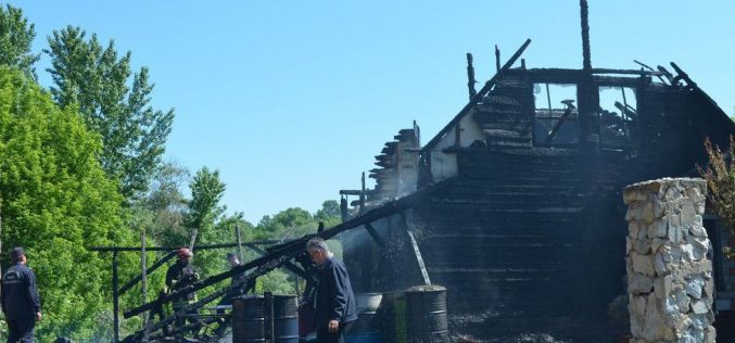 Leégett a méhészek glogováci menedékháza