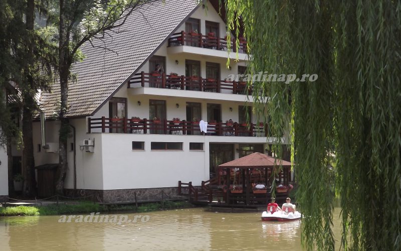 Lejtmenetben Arad megye turizmusa