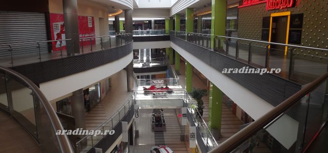 Megkéselt előadó és őr az Atrium parkolójában