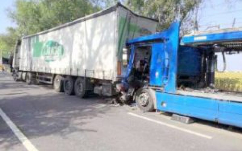 Három kamion szaladt egymásba Simándnál