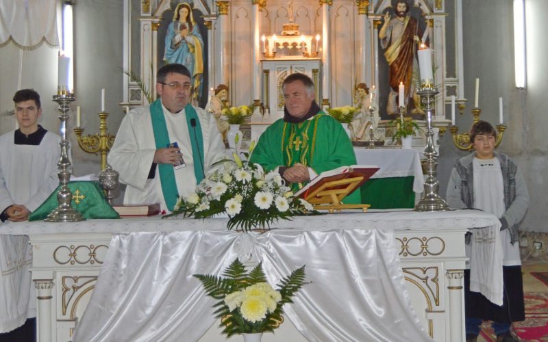 Böjte Csaba és a Szent Ferenc Alapítvány színjátszói Pécskán