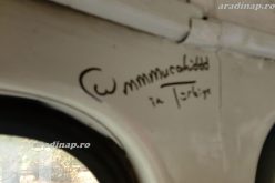 Megérkeztek: dzsihádista graffiti aradi villamoson