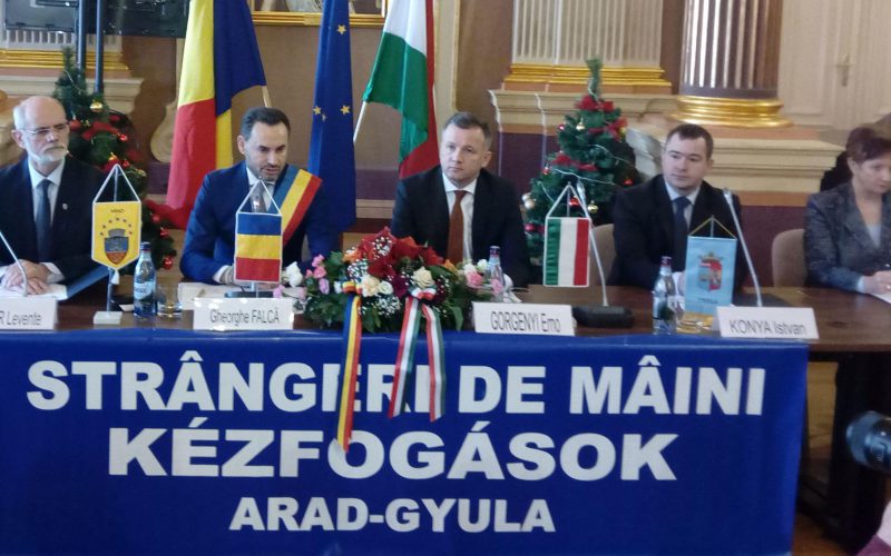 Arad-Gyula Kézfogások