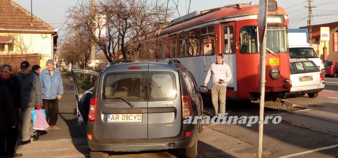 Villamos ütközött személygépkocsival Mosóczon