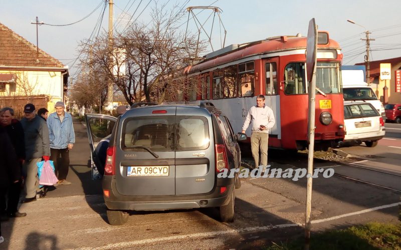 Villamos ütközött személygépkocsival Mosóczon