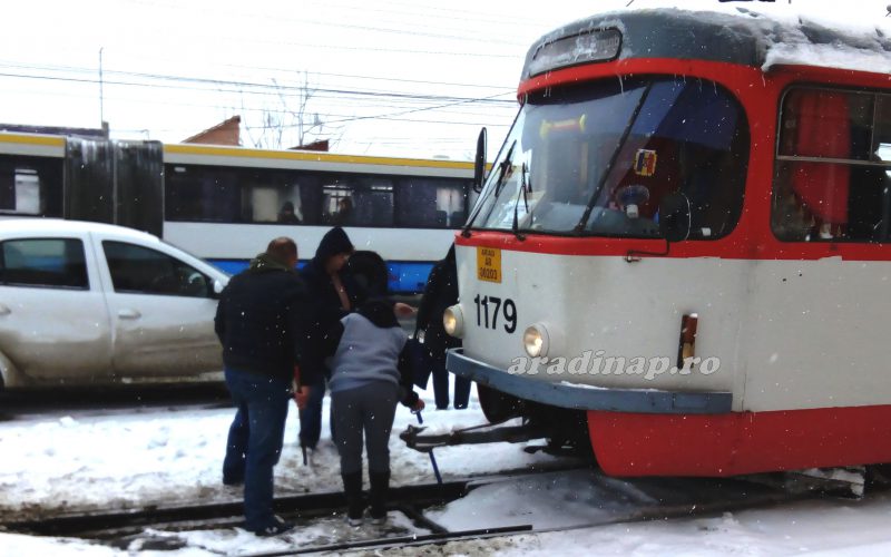 Becsődölt a CTP: villamosvezető nők takarították a váltót