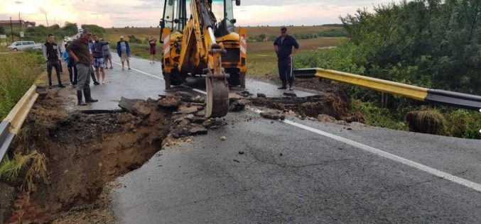 Hétfőre ígérik a Szépfalu-Cseralja között megrongálódott útszakasz javítását