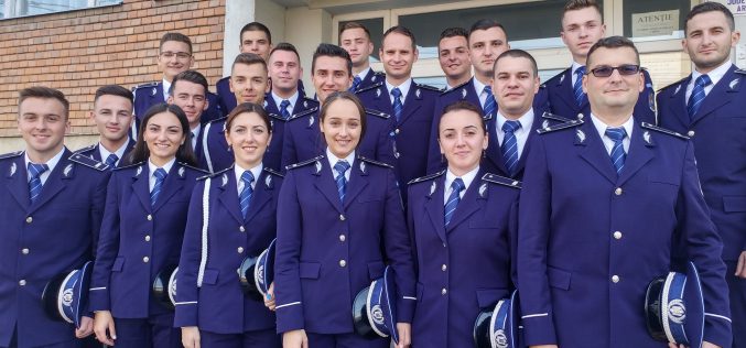 Fess leányok és legények: húsz új rendőr Arad megyének