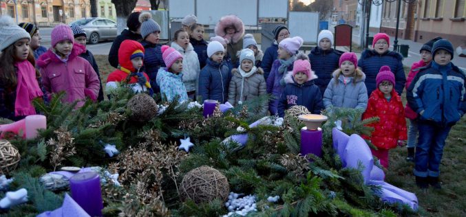 Adventi gyertyagyújtás Pécskán