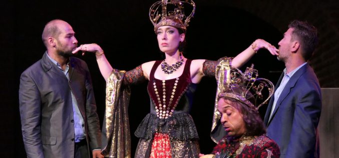 A Színházzal teli hónap első előadása: Rosencrantz és Guildenstern halott