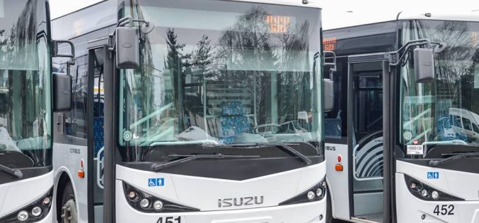 Öt új, három ócska buszt vettek