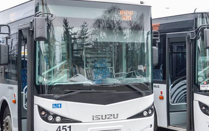 Öt új, három ócska buszt vettek