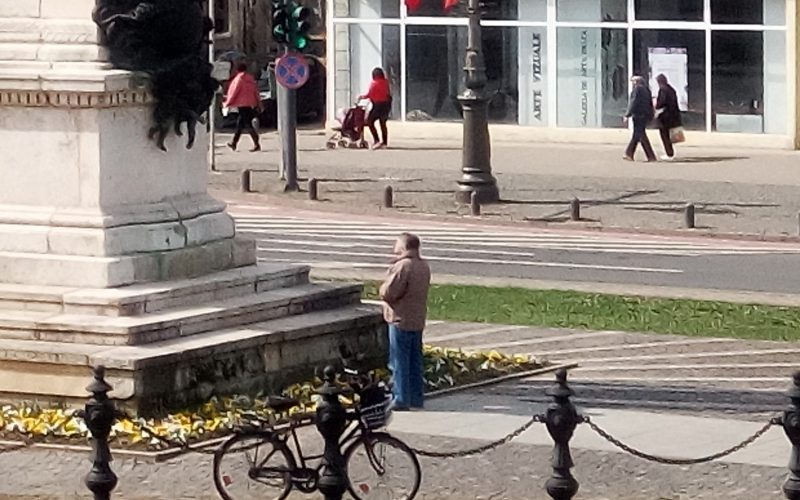 Belső nyugalom a belvárosi fortyogásban: imádkozik vagy meditál?