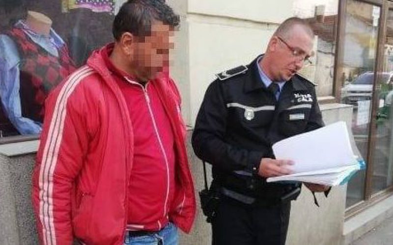 Dragnea és Dăncilă “falubelije” köpködte a tökmagot a Szentháromság-szobornál