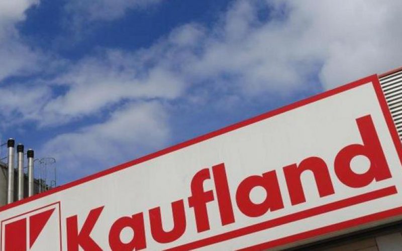 Százezer lej kártérítést fizet a Kaufland egyik aradi alkalmazottjának