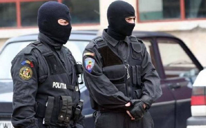 Házkutatások Aradon: 10 ezer eurót is elkértek az embercsempészek