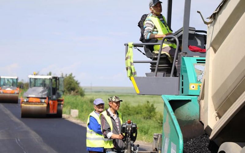 Hamarosan befejezik az Újfalu-Temes megye határa út aszfaltozását