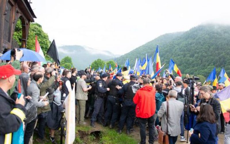 Holnap Csíkszeredában tüntetnek az úzvölgyi temetőért
