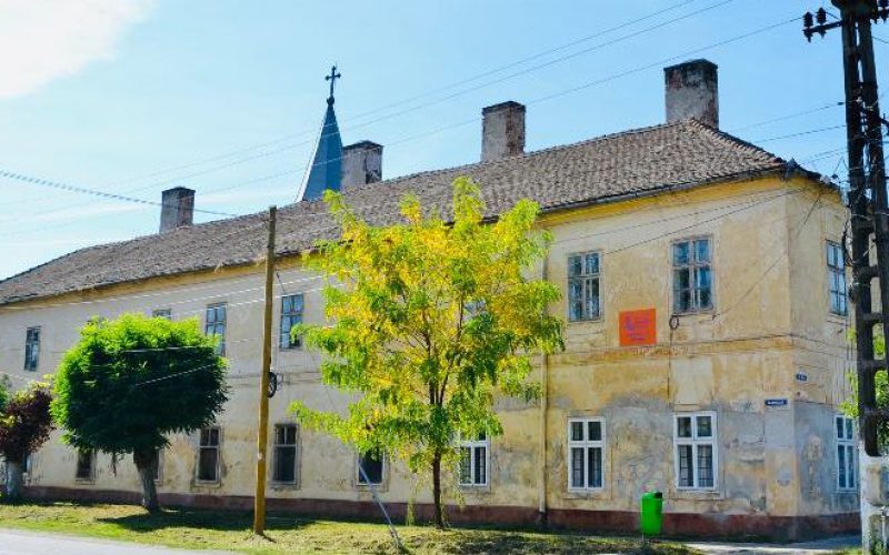 Megújul Szentannán az egykori piarista konviktus épülete