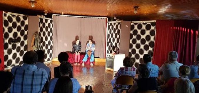 Bánsági Vándorszínház: teltházas előadás Kisjenőben